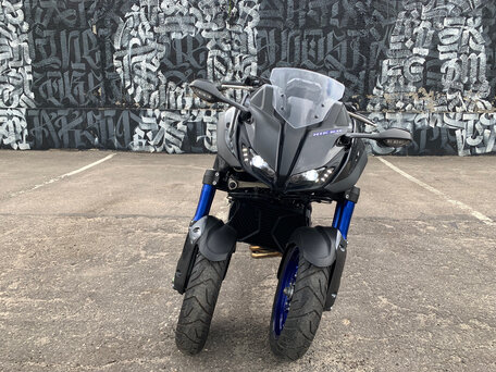 2018 Yamaha Niken, серебристый, 1199000 рублей, вид 2