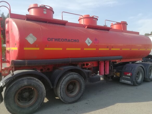2010 НефАЗ П/п цистерна, красный, 500000 рублей - вид 3