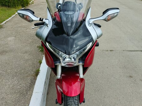 2010 Honda VFR 1200, красный, 750000 рублей, вид 2