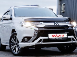 2022 Mitsubishi Outlander III Рестайлинг 3, белый, 2450000 рублей, вид 2