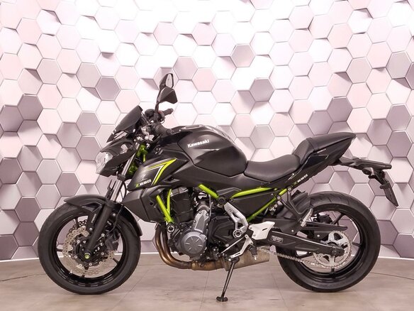 2018 Kawasaki Z 650, чёрный - вид 3