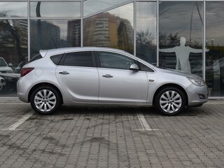 2011 Opel Astra J, серебристый, 1100000 рублей, вид 3