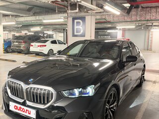 2023 BMW 5 серии 530i xDrive VIII (G60/G61/G68), серый, 7300000 рублей, вид 2
