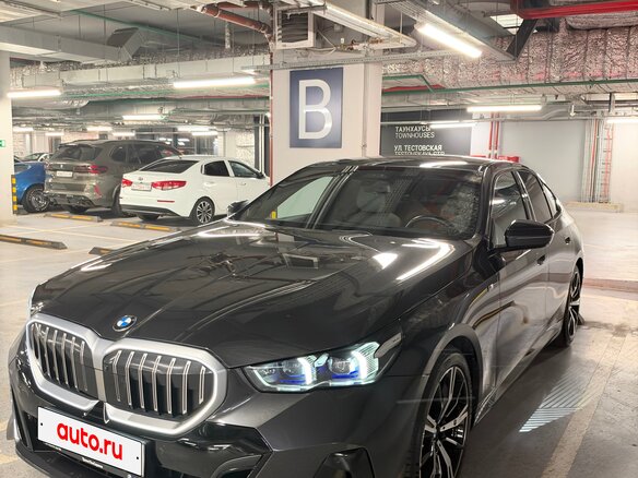 2023 BMW 5 серии 530i xDrive VIII (G60/G61/G68), серый, 7300000 рублей - вид 1