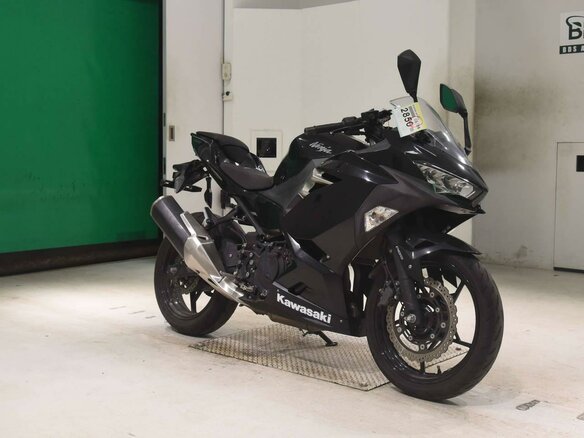 2018 Kawasaki Ninja 400, чёрный, 599000 рублей - вид 2