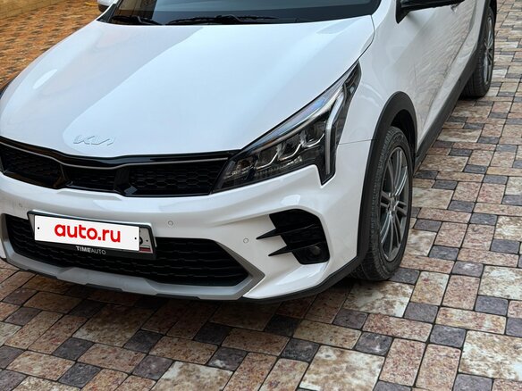 2021 Kia Rio X IV Рестайлинг, белый, 1550000 рублей