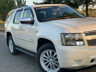 2012 Chevrolet Tahoe 6AT III, белый, 2700000 рублей, вид 2