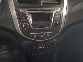2015 Hyundai Solaris I Рестайлинг, белый, 960000 рублей, вид 5