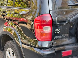 2002 Toyota RAV4 II (XA20), чёрный, 900000 рублей, вид 4