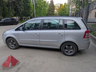 2012 Opel Zafira B Рестайлинг, серебристый, 800000 рублей, вид 5