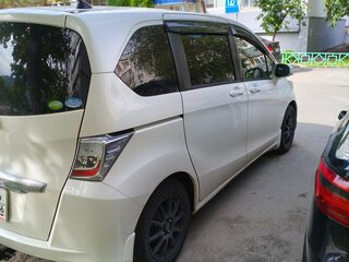 2012 Honda Freed I Рестайлинг, белый, 1850000 рублей, вид 2