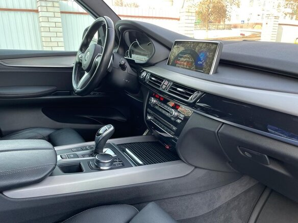 2017 BMW X5 40d III (F15), белый, 4570000 рублей - вид 9