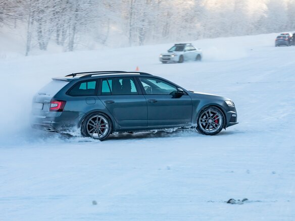 2019 Skoda Octavia RS III Рестайлинг, серый, 2500000 рублей - вид 13