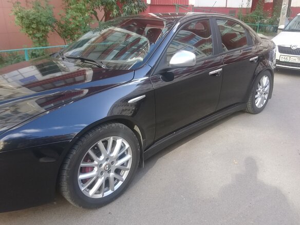 2007 Alfa Romeo 159, чёрный - вид 2