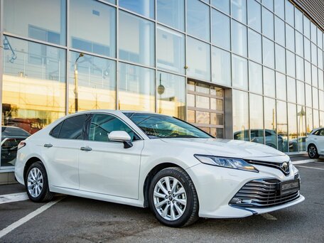Toyota Camry VIII (XV70)