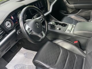 2018 Volkswagen Touareg III, чёрный, 5300000 рублей, вид 5