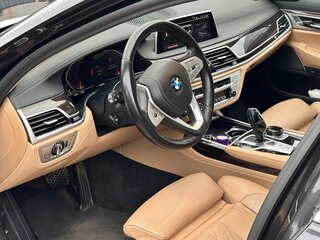2020 BMW 7 серии Long 730Ld xDrive VI (G11/G12) Рестайлинг, серый, 5600000 рублей, вид 5