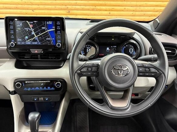 2021 Toyota Yaris IV, чёрный, 1140000 рублей - вид 7