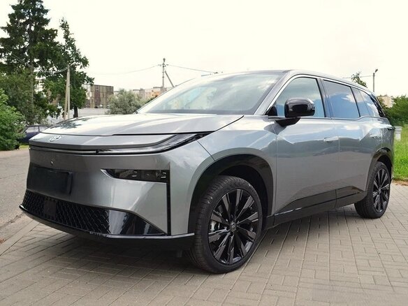 2025 Toyota bZ3X 58.3 kWh, серый, 2790000 рублей