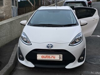 2017 Toyota Aqua I Рестайлинг 2, белый, 910000 рублей, вид 2