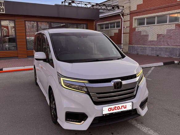 2018 Honda Stepwgn Spada V Рестайлинг, белый, 2100000 рублей - вид 2