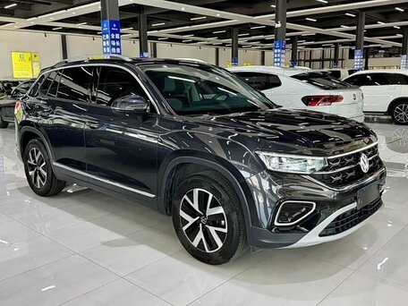 2023 Volkswagen Tayron I Рестайлинг, серый, 2495000 рублей, вид 3