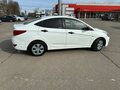 2015 Hyundai Solaris I Рестайлинг, белый, 550000 рублей - вид 2
