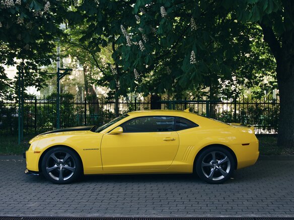 2013 Chevrolet Camaro V, жёлтый, 5100000 рублей - вид 3