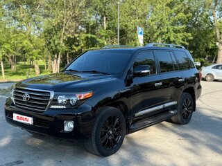 2015 Toyota Land Cruiser 200 Series Рестайлинг 1, чёрный, 4499999 рублей, вид 1