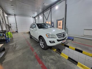 2010 Mercedes-Benz M-Класс 350 II (W164) Рестайлинг, белый, 2550000 рублей, вид 2
