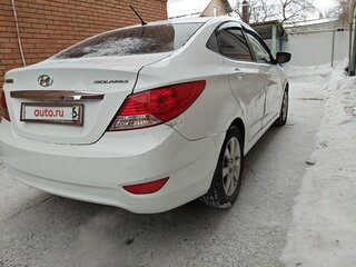 2013 Hyundai Solaris I, белый, 730000 рублей, вид 3