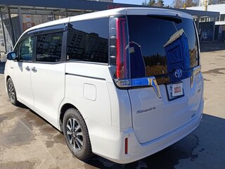 2018 Toyota Esquire I Рестайлинг, белый, 3000000 рублей, вид 5