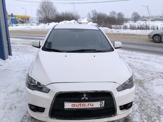 2013 Mitsubishi Lancer X Рестайлинг, белый, 730000 рублей, вид 1