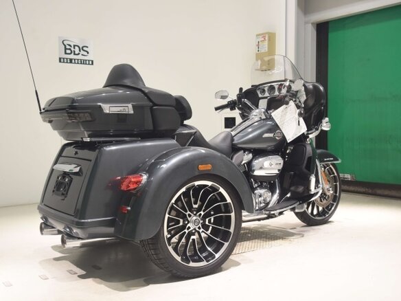 2025 Harley-Davidson Tri Glide, серый, 2769000 рублей - вид 4