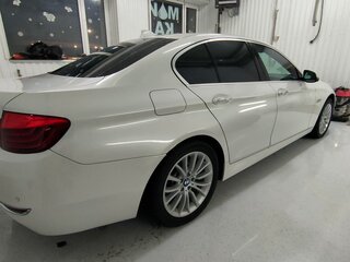 2014 BMW 5 серии 530d xDrive VI (F10/F11/F07) Рестайлинг, белый, 1790000 рублей, вид 3