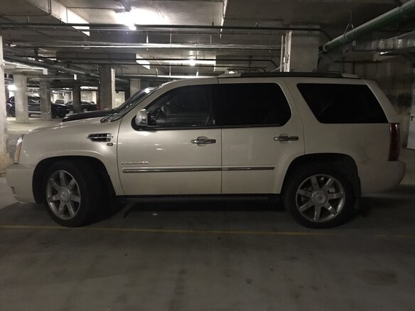 2011 Cadillac Escalade ESV III, бежевый - вид 2