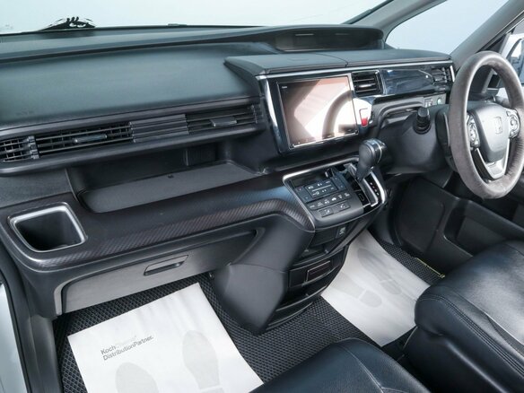 2018 Honda Stepwgn V Рестайлинг, белый, 2579000 рублей - вид 16