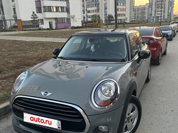2018 Mini Hatch Cooper III (F55/F56), серый, 1650000 рублей - вид 1