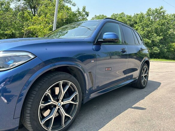 2021 BMW X5 40i IV (G05/G18), синий, 5770000 рублей - вид 5