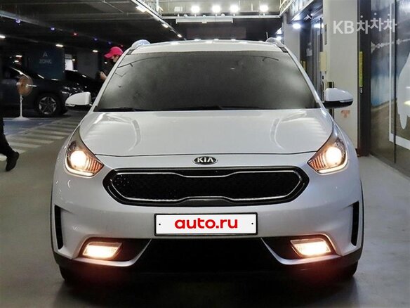 2017 Kia Niro Plug-in hybrid I, белый, 1111000 рублей