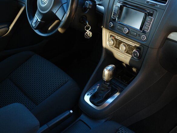 2012 Volkswagen Golf VI, серебристый, 705000 рублей - вид 7