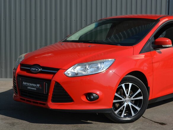 2012 Ford Focus III, красный