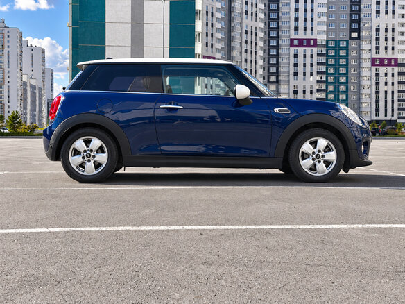 2015 Mini Hatch Cooper III (F55/F56), синий, 1135000 рублей - вид 2