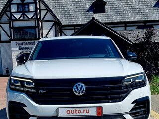 2018 Volkswagen Touareg III, белый, 6000000 рублей, вид 1