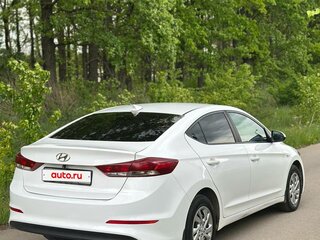 2017 Hyundai Elantra VI (AD), белый, 1470000 рублей, вид 3