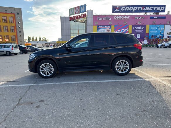 2017 BMW X1 20i xDrive II (F48), чёрный, 2250000 рублей - вид 3