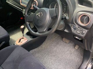 2013 Toyota Vitz III (XP130), чёрный, 710000 рублей, вид 5