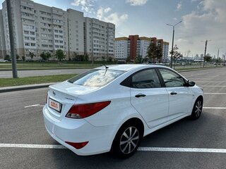 2015 Hyundai Solaris I Рестайлинг, белый, 800000 рублей, вид 4