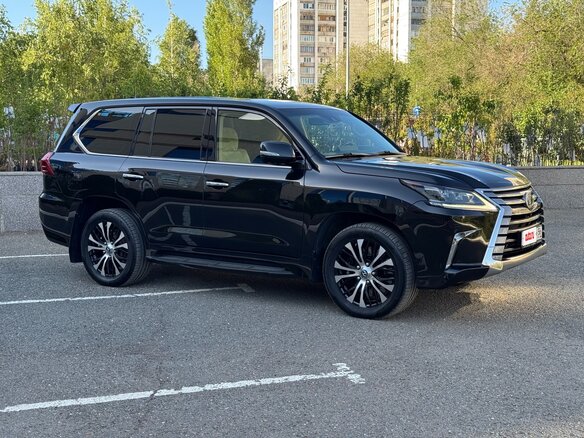 2016 Lexus LX 450d III Рестайлинг 2, чёрный, 7200000 рублей - вид 2