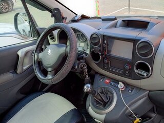2012 Peugeot Partner II Рестайлинг, серебристый, 750000 рублей, вид 3